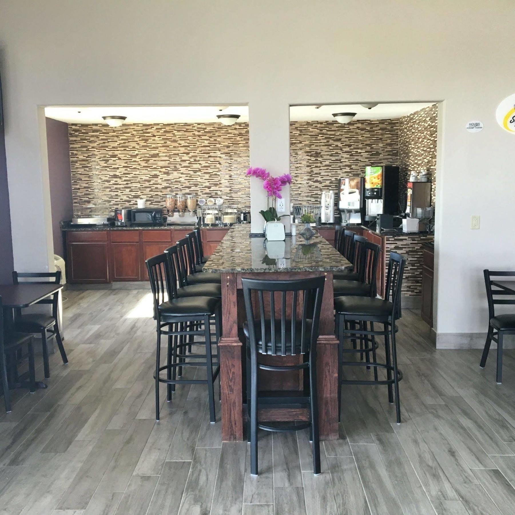 Surestay Plus Hotel By Best Western Kearney Екстериор снимка
